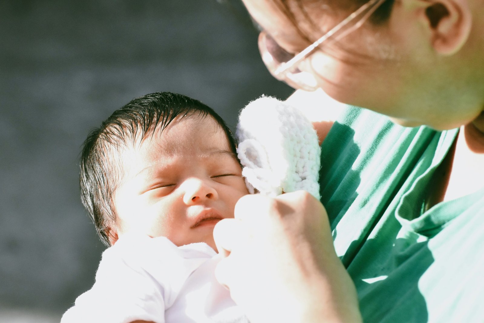 How to Check Baby Temperature Safely featuring baby thermometers, accurate temperature checks, safe measurement, temperature ranges, and warning signs.