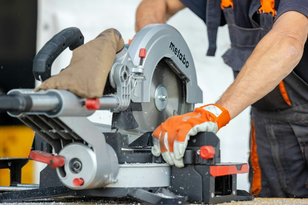 Electric Concrete Saw How to Choose, Use, and Cut Concrete Safely covering saw selection, concrete preparation, blade types, dust control, and cutting safety.