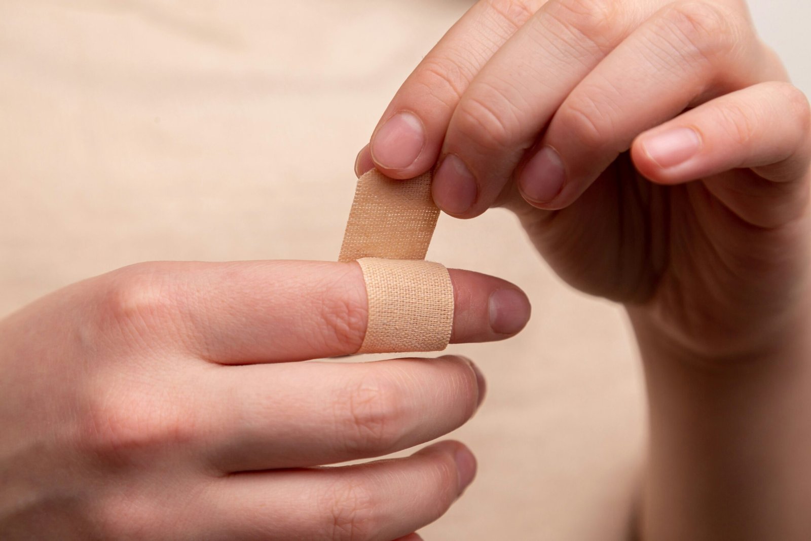 How to Get a Splinter Out of Your Finger Safely featuring splinter removal, tweezers, finger care, cleaning, and aftercare tips.