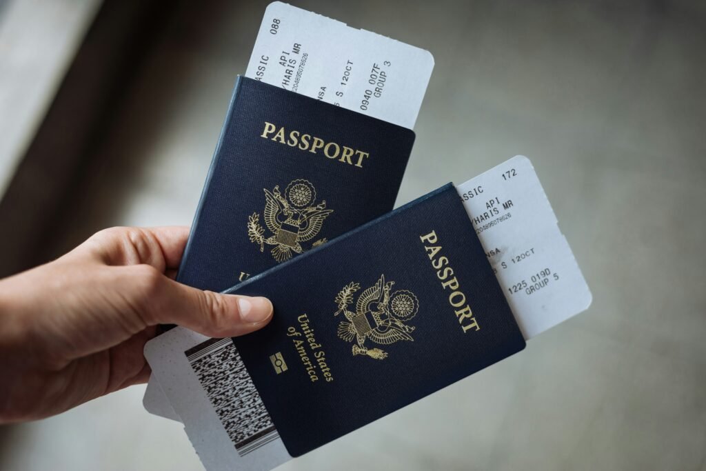 US Passport Photo Tool Free Create a 2×2 Photo guide featuring 2×2 dimensions, image alignment, cropping, background requirements, and print preparation.