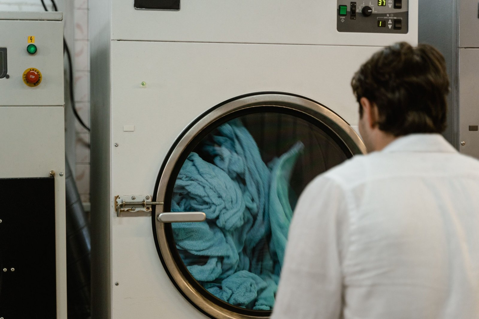 Why does my washing machine shake violently during spin cycle and common causes