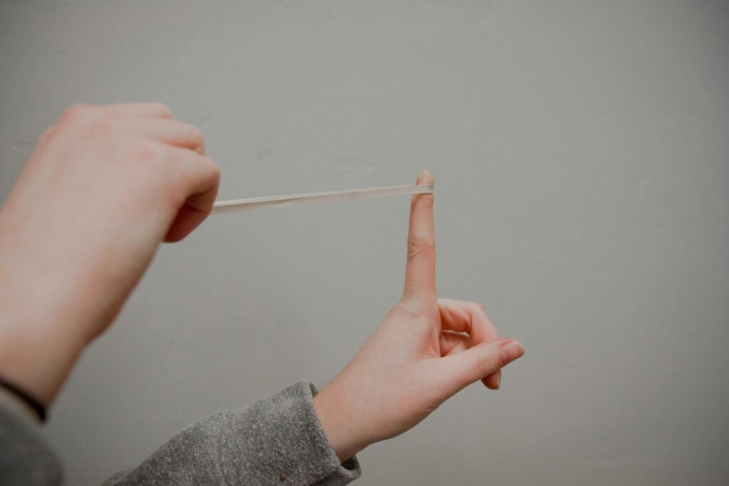 How to Get a Splinter Out of Your Finger Safely showing safe splinter removal, skin preparation, wound cleaning, and finger care.